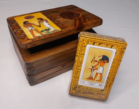 Cofre diseño egipcio + Tarot Egipcio + Paño Egipcio